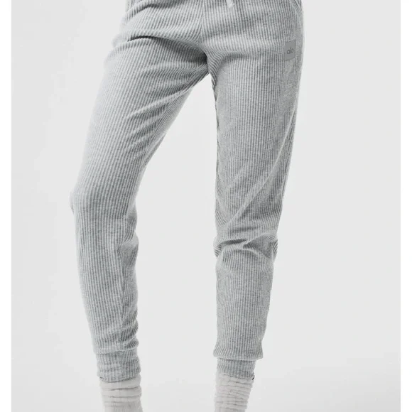 ALO Muse Sweatpant - Heather Gray - Picture 3 of 8